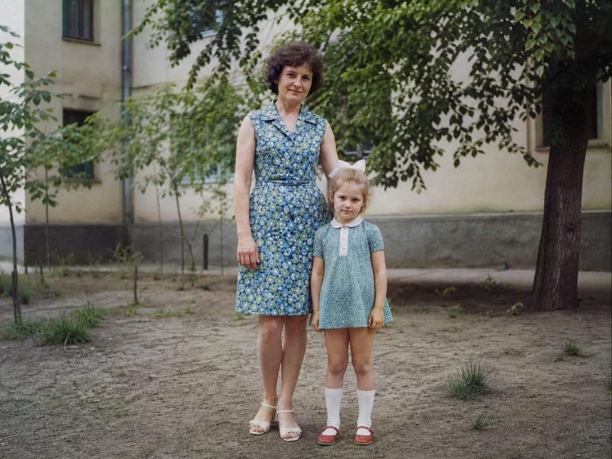 Та же семейная фотография после колоризации